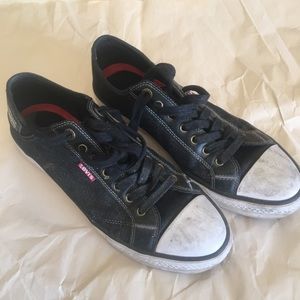 Levi’s canvas sneakers